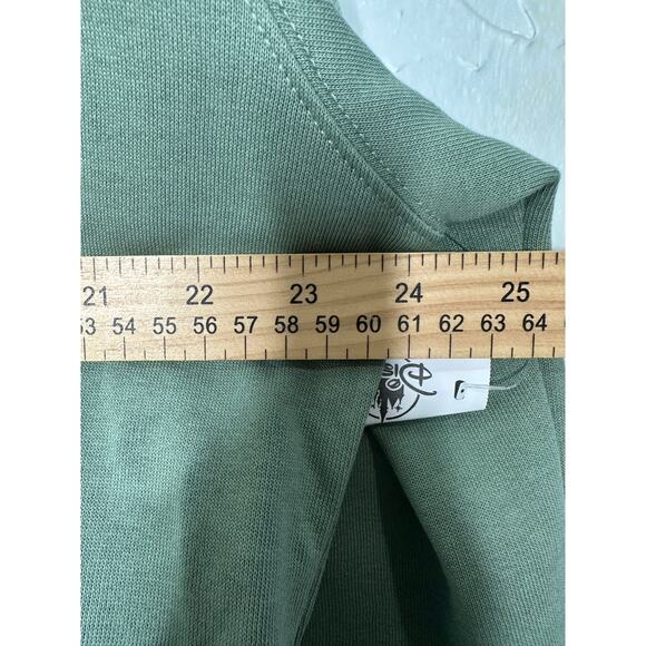 Disney Parks ‘Tis The Season 2025 Sweatshirt - Picture 5 of 6